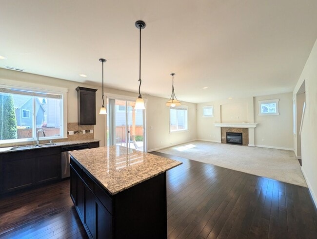 Building Photo - 3Bd/2.5Ba Lynnwood Home