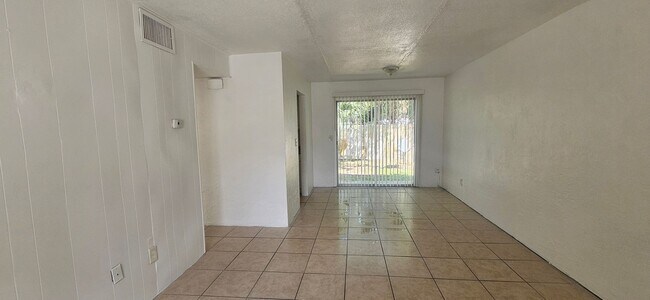 Building Photo - 1225 Kennedy Rd