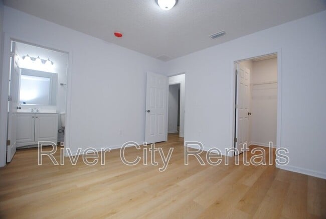 Building Photo - 5621 Overlook Dr E