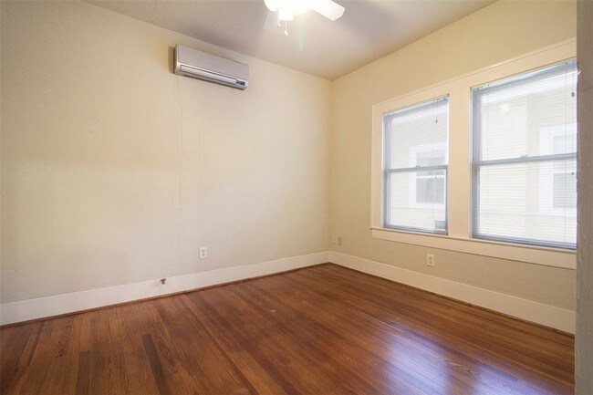 Building Photo - 303 Northwood St