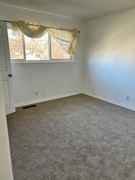 bedroom 1 - 1895 Landana Dr