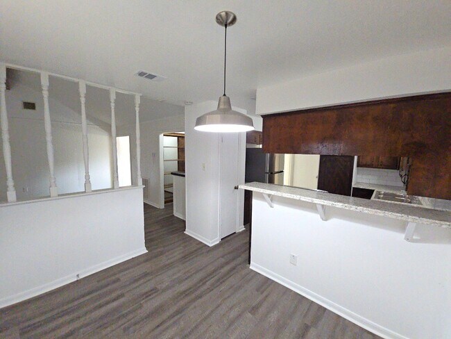 Building Photo - 3810 R V Mayfield Dr