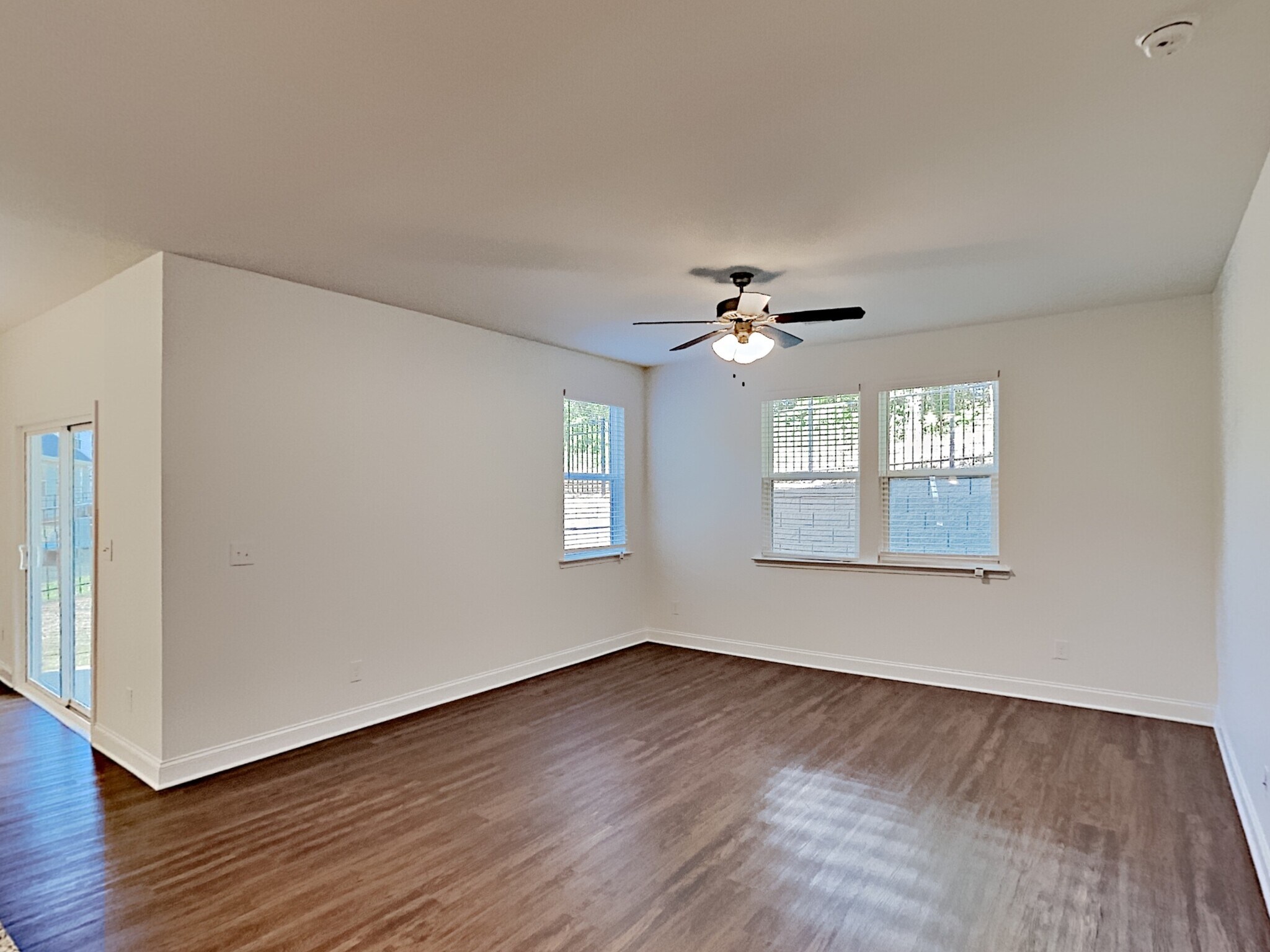 Building Photo - 258 Lake Vista Dr