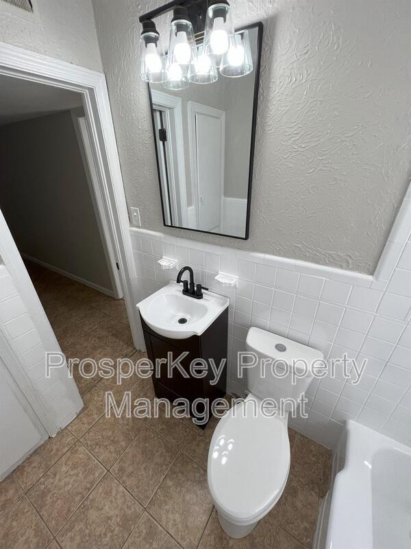 Building Photo - 905 Wright Dr
