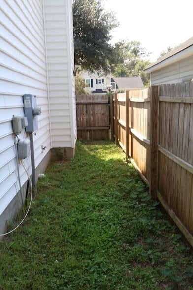 Building Photo - 1003 Providence Way