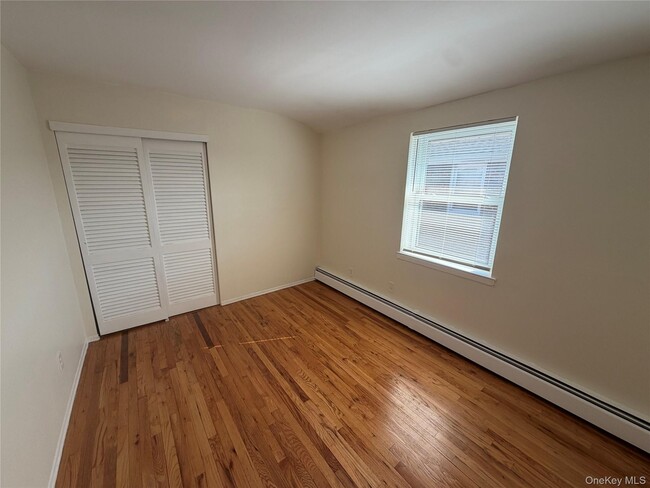 Building Photo - 164-11 95th St