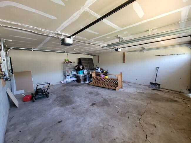 Building Photo - 1103 College St