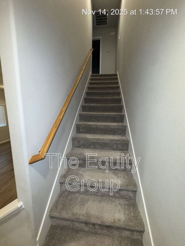 Building Photo - 418 S Summit St