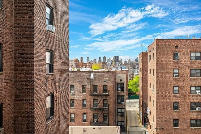 Building Photo - 25-40-40 31st Ave