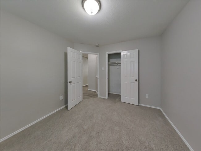 Building Photo - 15018 Mause Creek Dr