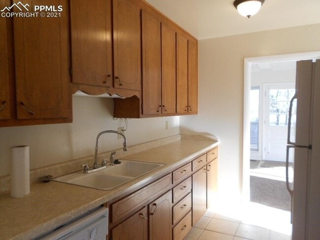 Building Photo - 3 bedroom Comanche Drive