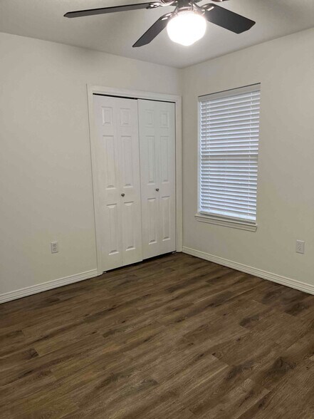 Building Photo - 103 Trenton Ave