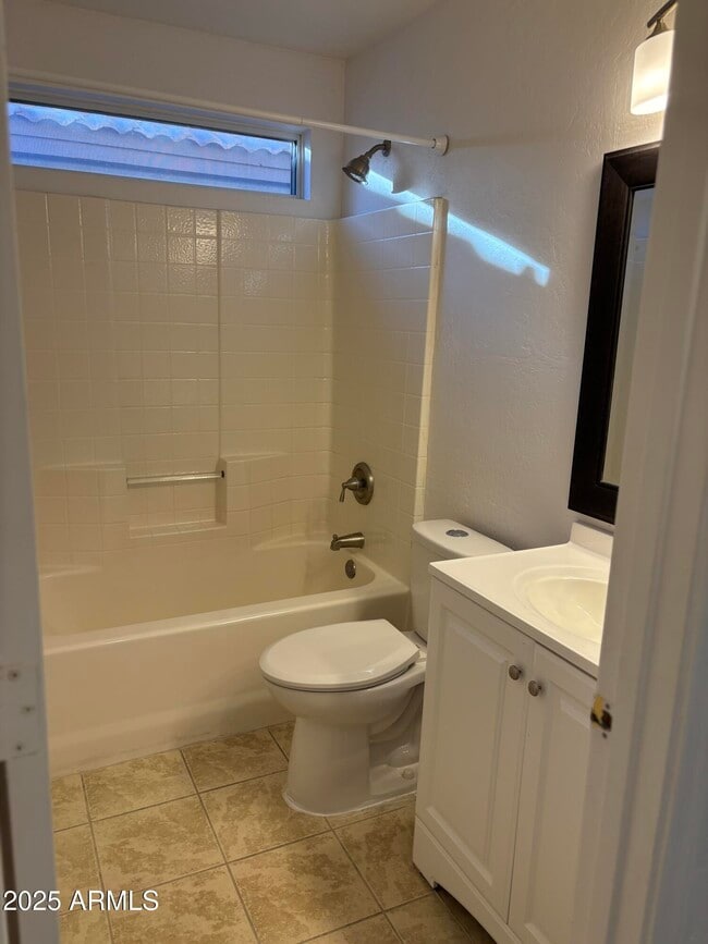 Building Photo - 2221 E Union Hills Dr