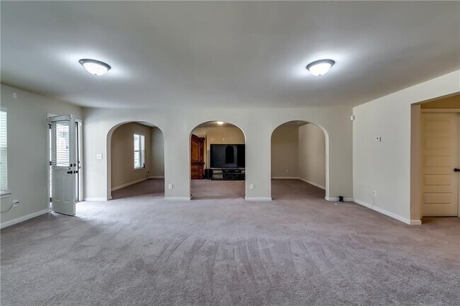 Building Photo - 2216 Golden Eagle Dr