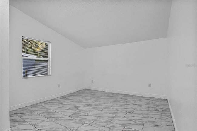 Building Photo - 906 Celery Ave