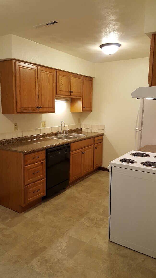 Building Photo - 2315 Jebens Ave