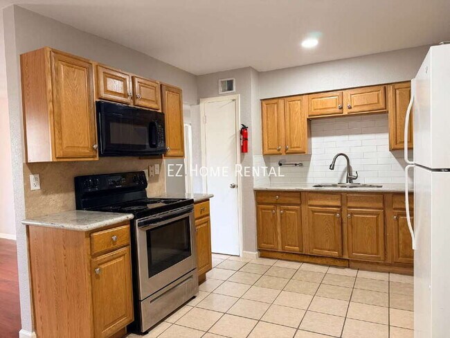 Building Photo - 2102 5th Ave N