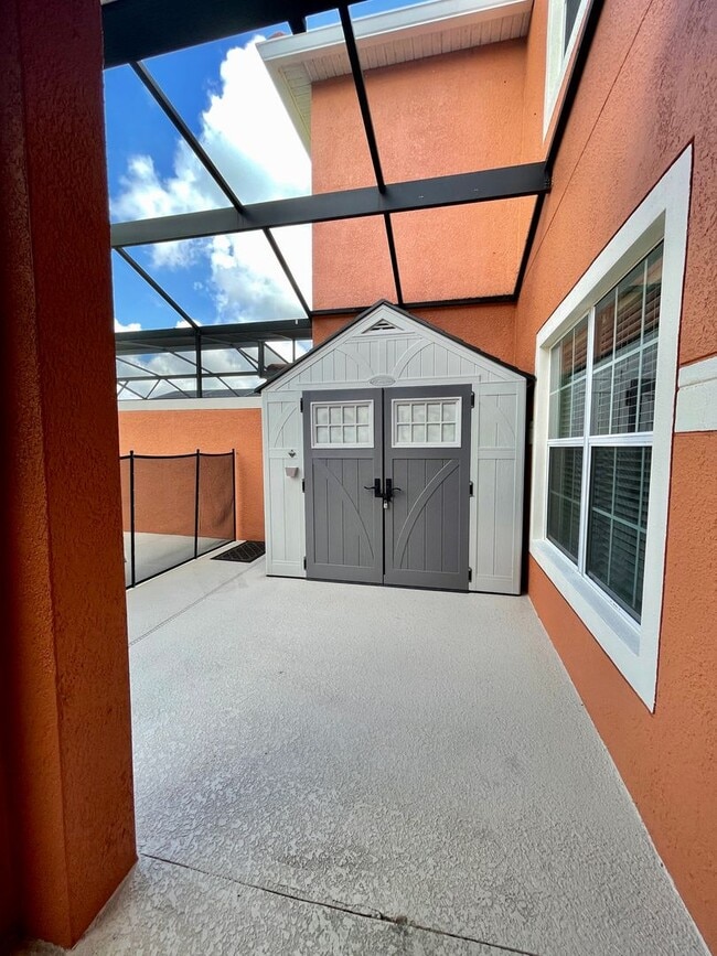 Building Photo - RENOVATED 4 bed 3 bath Completely FURNISHED with Private Pool in Resort Community