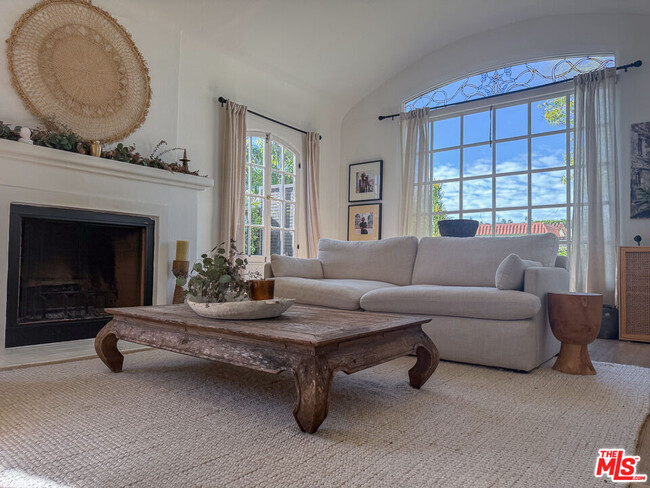 Building Photo - 316 S Wetherly Dr