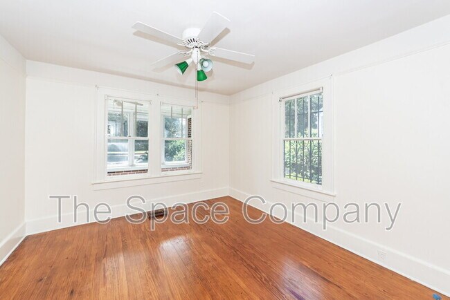 Building Photo - 25 8th Ave