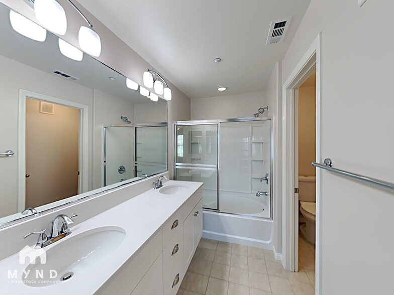 Building Photo - 815 Harbor Cliff Way