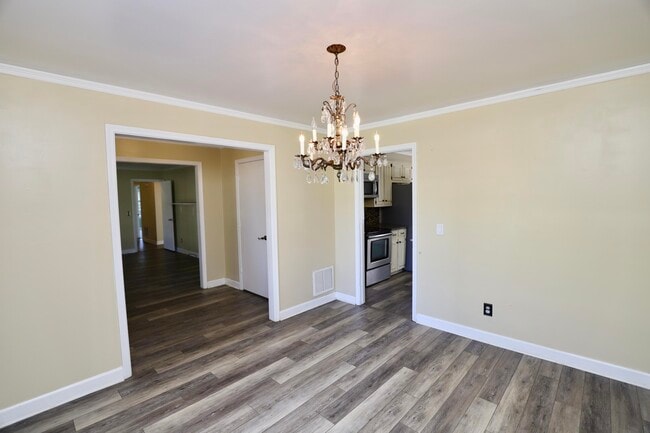 Building Photo - 549 Pringle Dr