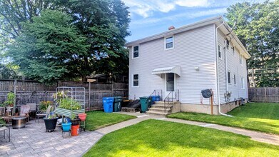 Building Photo - Hamden first floor apartment