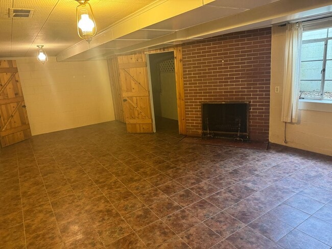 Building Photo - 3 Bedroom 2 Bath Ranch Home - Upper Arlington Schools