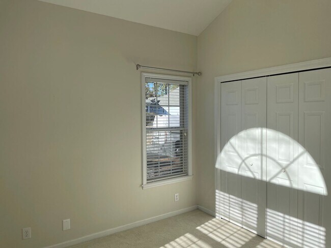 Building Photo - 3 Bedroom 2 Bathroom with a  Bonus Room  House in Winding River Plantation