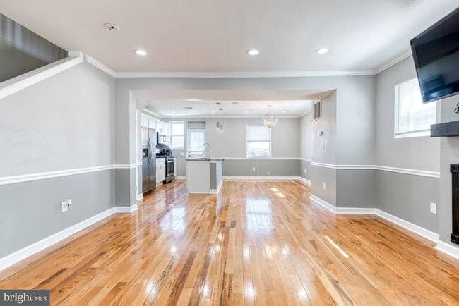 Building Photo - 3501 Woodstock Ave