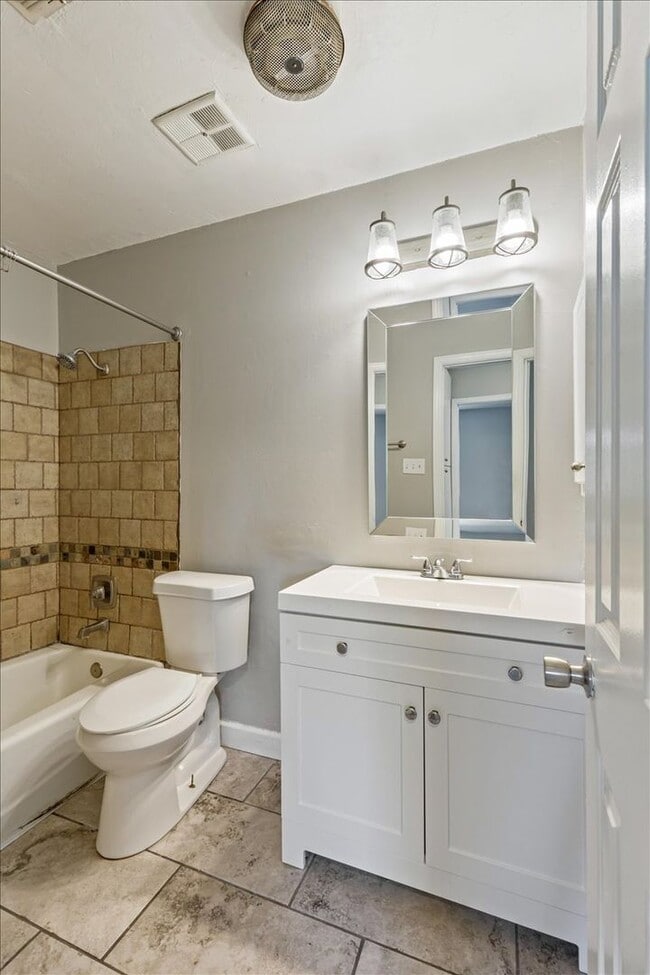 Building Photo - 6815 SW Fenwick- AVAILABLE NOW!