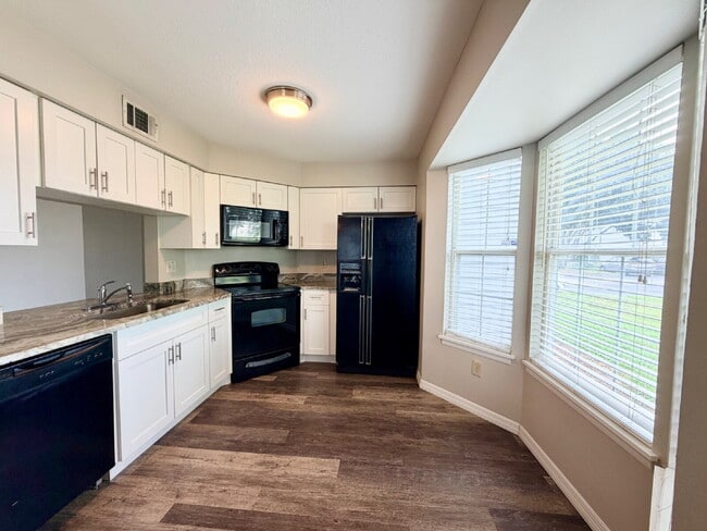 Building Photo - *** $500 OFF MOVE IN SPECIAL *** "Charming 3-Bed Condo with Scenic Views & Granite Finishes in Me...