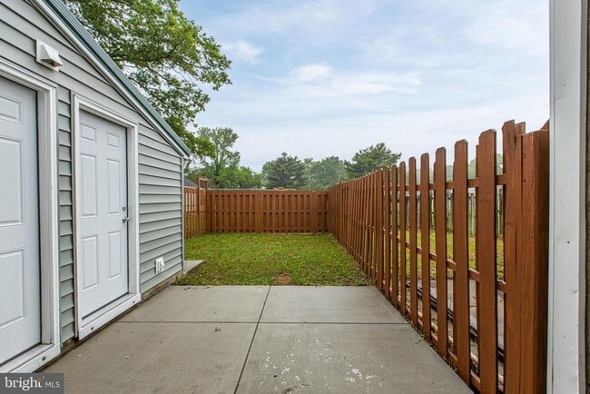 Building Photo - 46 Village Dr
