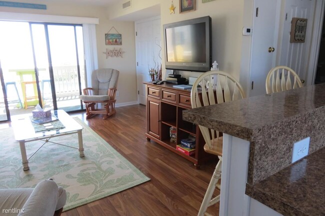 Building Photo - 1 br, 2 bath Condo - 1411 Lake Park Blvd S