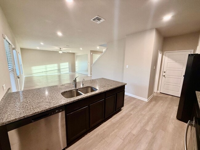 Building Photo - Modern Comfort and Stylish Living