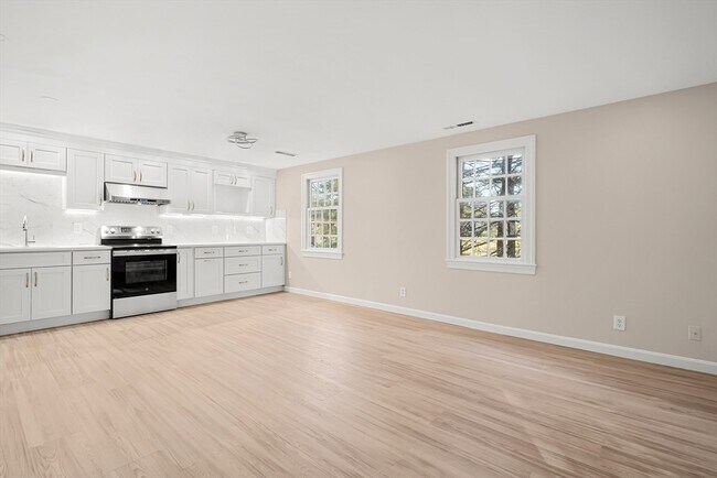 Building Photo - 4 Jericho Rd