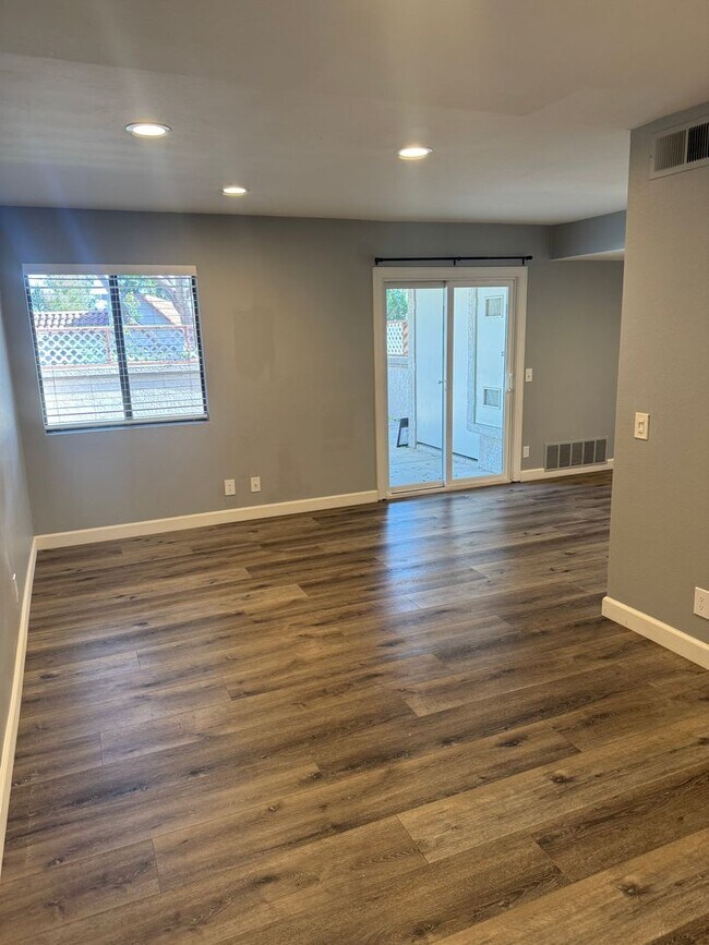 Building Photo - 25941 Montemar