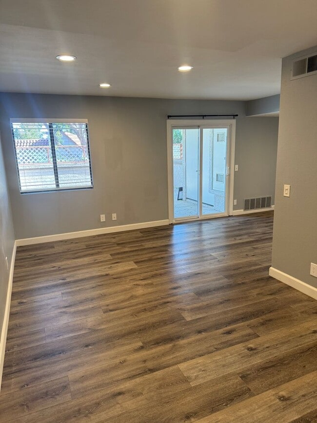 Building Photo - Move in Special: 2 Weeks Free! Great 2 Bedroom 2 bath - Villamira  Community, Laguna Niguel-In Un...