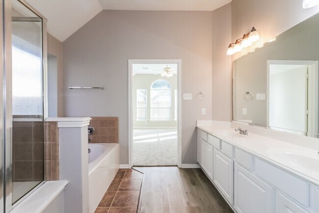 Building Photo - 3951 Eastland Lake Dr