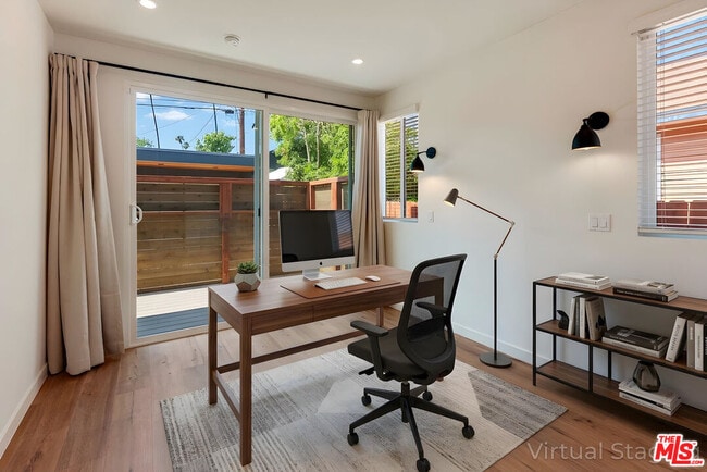 Building Photo - 1405 N Coronado St