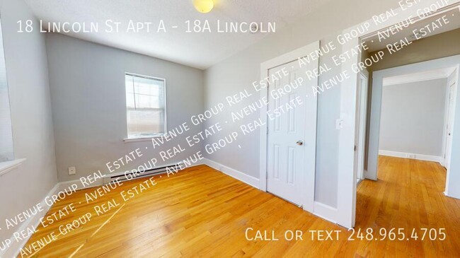 Building Photo - 18A Lincoln St - Spacious 1Bed/1Bath Apart...