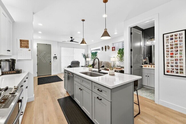 Building Photo - 1299 Newton St