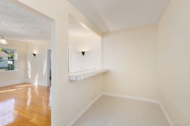 Building Photo - 460 E 5th St