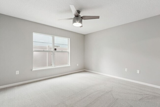 Building Photo - Newly Renovated 4 Bedroom!