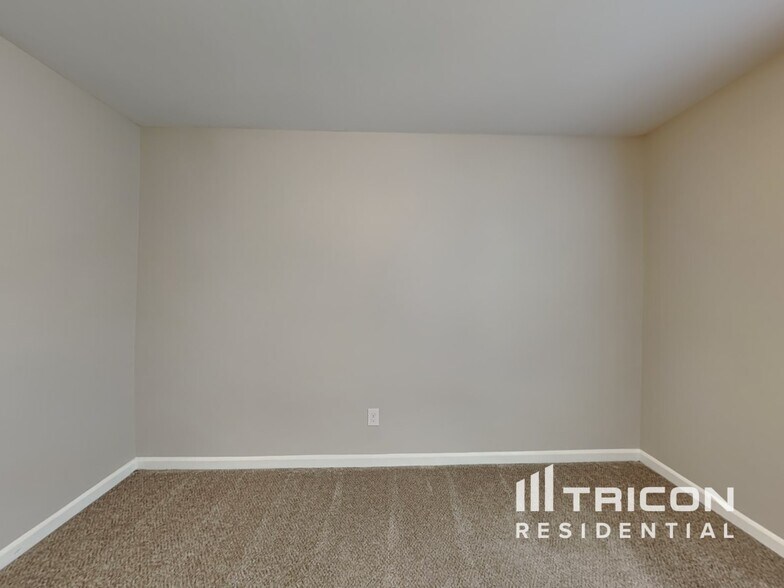 Building Photo - 10204 Daniel Dwayne Dr