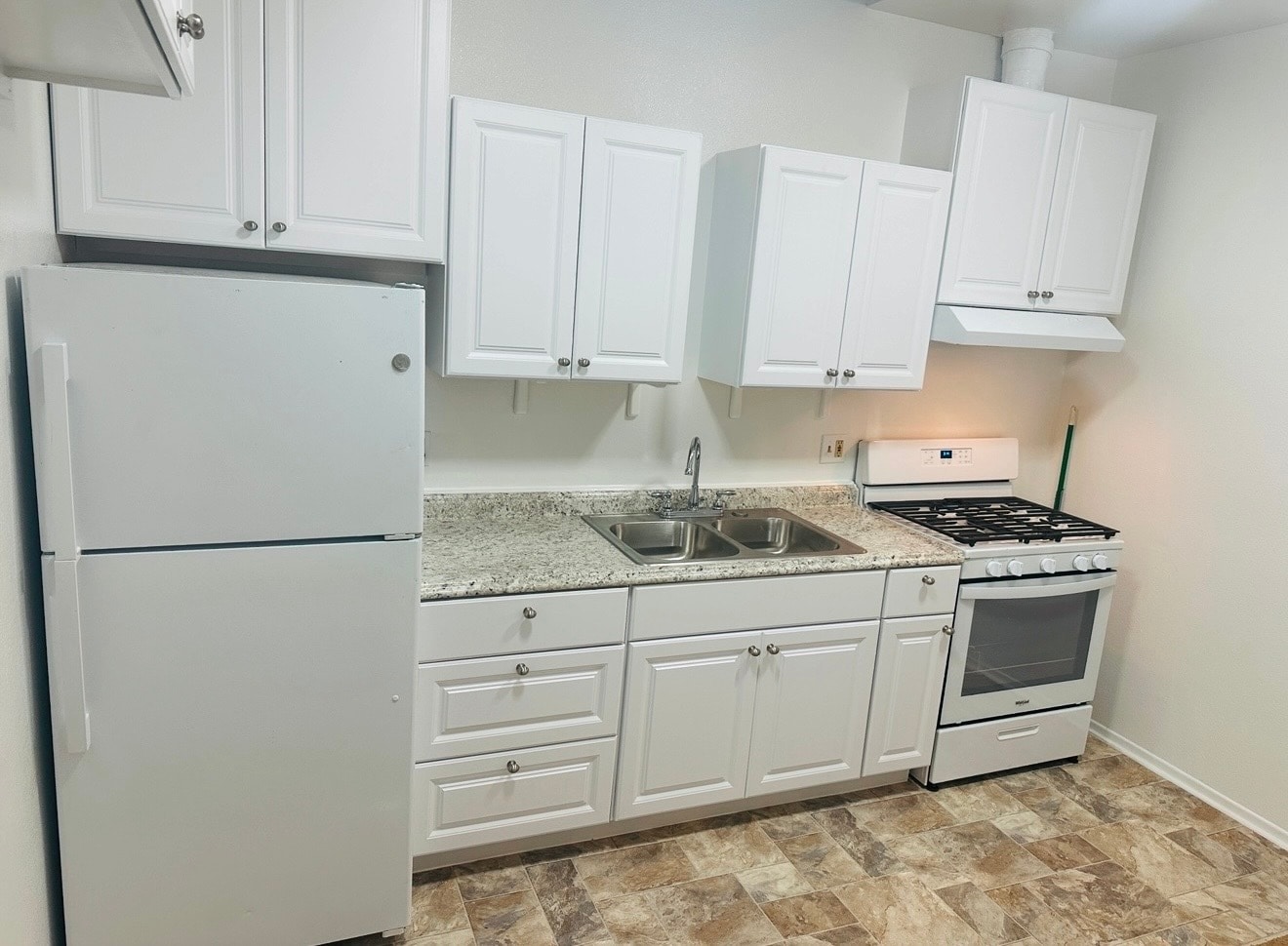 Building Photo - 2561 E Colorado Blvd