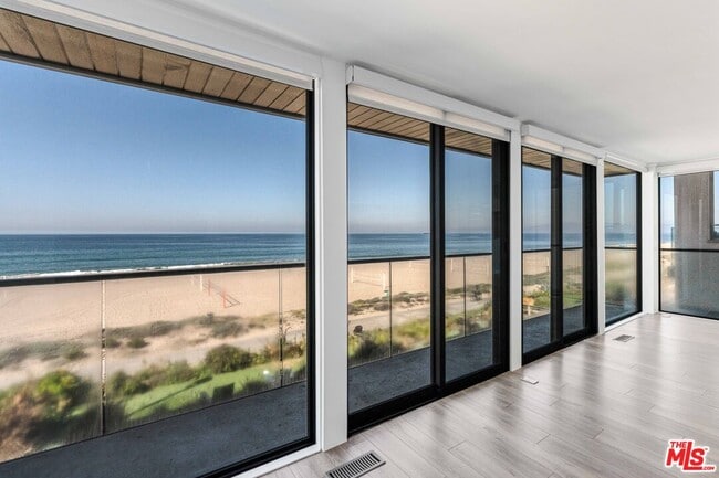 Building Photo - 2308 The Strand