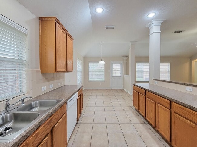 Building Photo - Stunning 3-Bedroom Dream Home in a Quiet Cul-de-Sac!