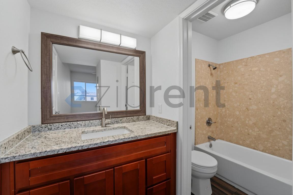 Building Photo - Unit 602