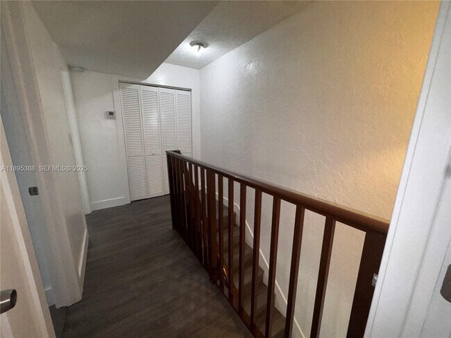 Building Photo - 8405 SW 137th Ave